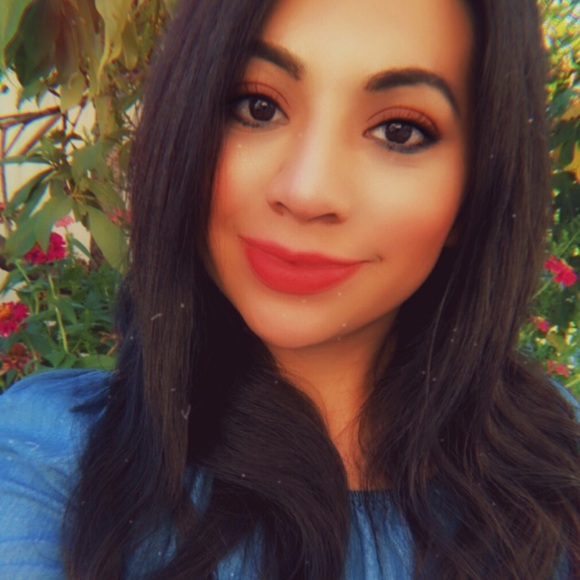 Meet your Posher, Leticia - Picture 1 of 1